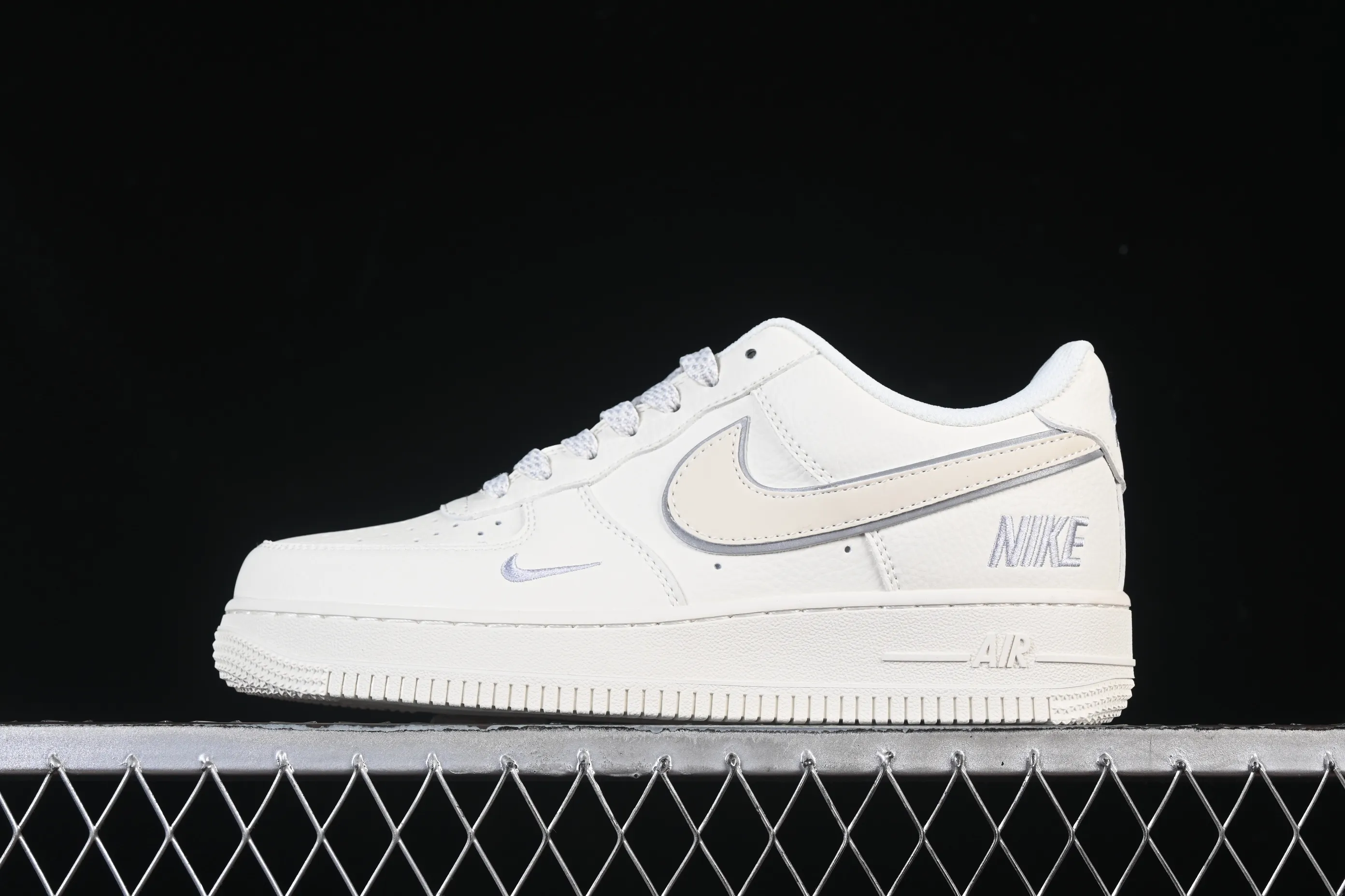 All categories Nk Air Force 1 Air Force series Nk Air Force 1 Low Air Force low-top Nike Air Force 1'07 Low Nike embroidery Air Force 1 low-top casual sneakers CS5288-045